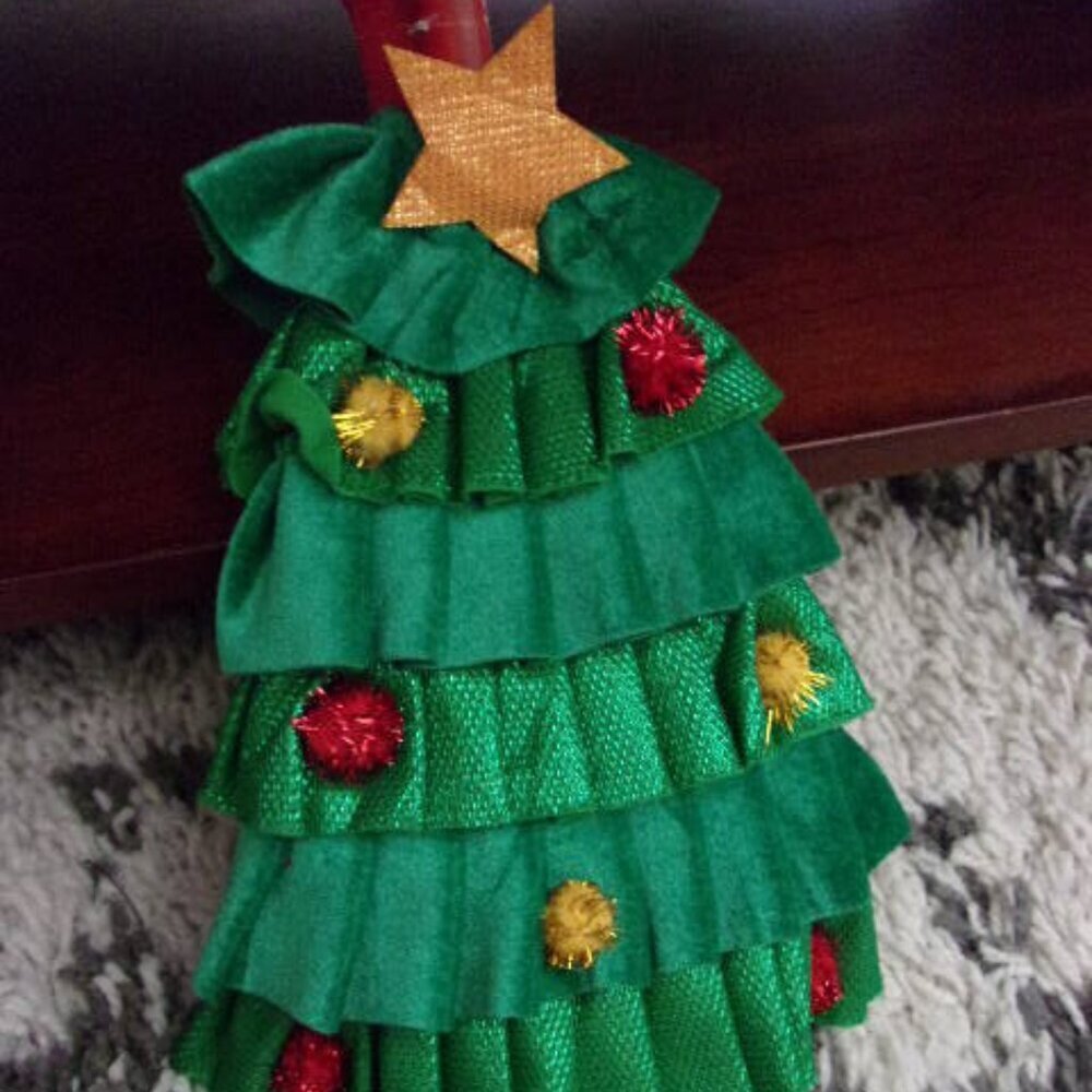 St. Nicholas Square Christmas tree 🎄 wine bottle cover